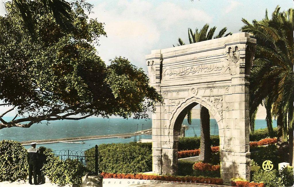 PL d- 002- Promenade de Letang - Porte Caravenserial.JPG